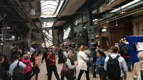 El choque  dejó gran destrucción en la estación.