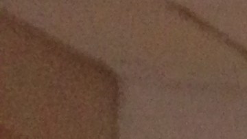 Julio Urías (der.), enfundado en la casa de los Tomateros, posa con Héctor "Chino" Ley (izq.), directivo del equipo, y Jesús Valdés, presidente municipal electo de Culiacán.