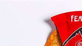 Este nacho es tan picante que lo venden de uno en uno.