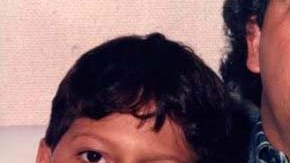 Pablo Escobar junto a su hijo Sebastián.