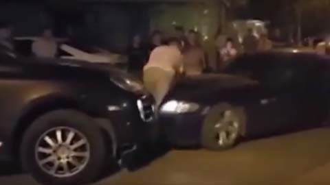 La mujer argumentó que confundió el acelerador con el freno.