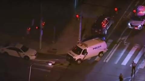 El sospechoso abrió fuego contra la sargento y las balas impactaron en su chaleco antibalas.