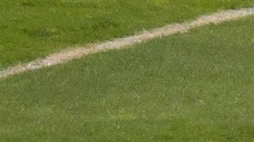 Una de las grandes virtudes del Club América es que nunca se rinde, siempre cree que puede ganar, y eso es lo que lo ha hecho un equipo grande por tanto tiempo. En la imagen, el remate del portero Moisés Muñoz en camino al más emocionante campeonato del equipo.