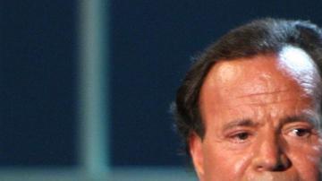 Julio quisiera saber si la personalidad de Mario resulta tan "interesante" como sus ensayos y novelas.