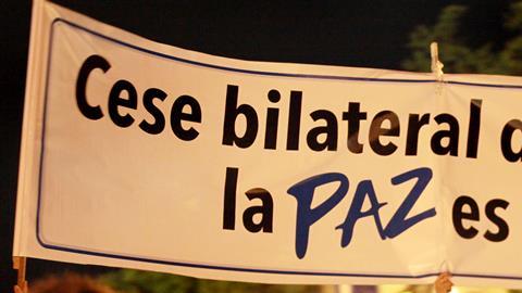 Colombianos en Cali marchan por la paz.