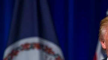 Las mujeres conforman el 53% del electorado, y Trump tenía una baja tasa de aprobación entre ellas.