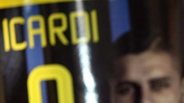 Mauro Icardi presentó su autobiografía en Milán unas horas después de que Maradona le dijera 'traidor' desde Roma.