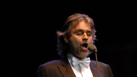 Bocelli no descarta poder grabar en el futuro algún tema del "Divo de Juárez".