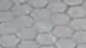 El agresor se acercó por detrás al anciano y lo golpeó, tirándolo al piso.