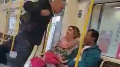 Los ataques racistas en los trenes de Reino Unido se han vuelto tendencia.