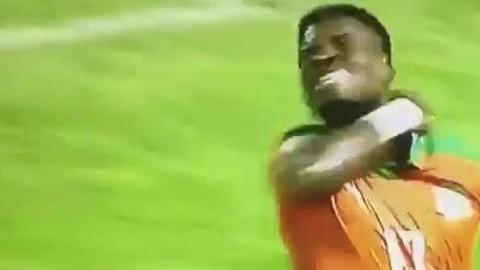 Serge Aurier mandó un mensaje a sus detractores.