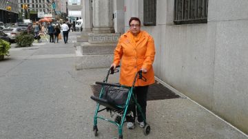 Carmen Rivera, de 62 años,  vive en un apartamento de El Bronx junto a su esposo.