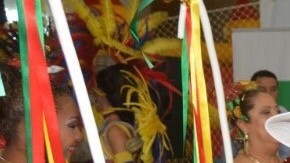 Bailarines del Carnaval de Barranquilla  asisten al Desfile de la Hispanidad
