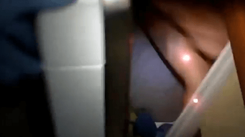 El individuo saltó del segundo piso de la propiedad al inferior para esconderse en el aparato.