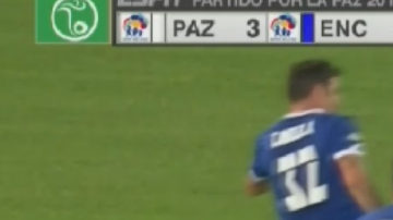 El momento de la 'Cuauhteminha en el Olímpico de Roma, durante el Partido por la Paz.