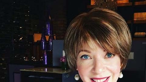 La actriz mexicana se enfrenta a la enfermedad con una sonrisa.