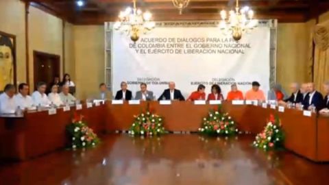 Anuncio diálogosImage copyrightGOBIERNO DE COLOMBIA
Image caption
La primera reunión entre el gobierno colombiano y la guerrilla será en Quito, el 27 de octubre.