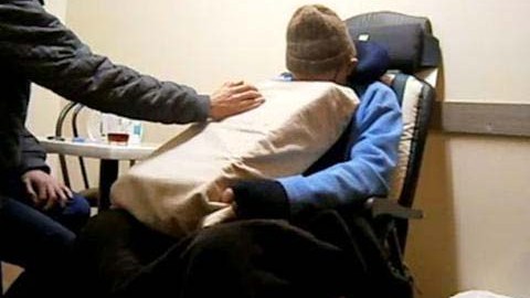 Max Bromson murió en la habitación de un hotel.