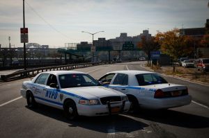 Prisionero escapó mientras NYPD lo sacaba del hospital en Harlem