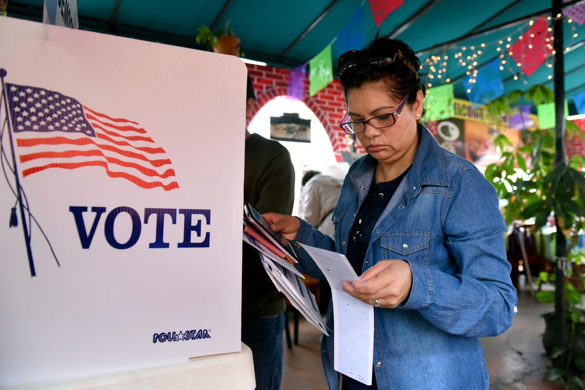 Defensores del voto temen que el gobierno federal apunte a afroamericanos y latinos.