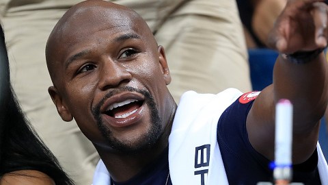 Mayweather considera que al tener que subir de peso, "Canelo" necesitará tiempo para adaptarse a dicha categoría.