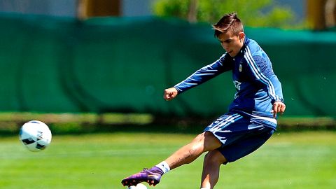 Paulo Dybala en el entrenamiento para enfrentar a Paraguay.