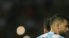 El 'Kun' Agüero no podía creer que Villar le había parado el cobro desde los once pasos.