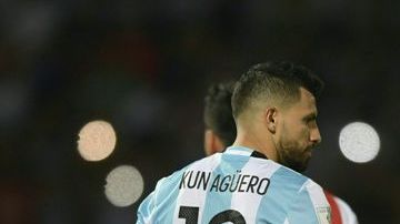 El 'Kun' Agüero no podía creer que Villar le había parado el cobro desde los once pasos.