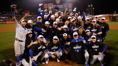 Los Cubas celebran su triunfo sobre San Francisco y su pase a la Serie de Campeonato de la Liga Nacional.