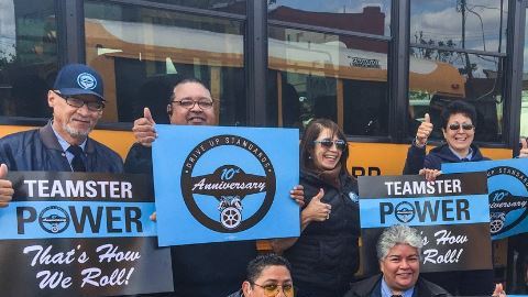 La decisión llega después de meses de negociación entre el sindicato Teamsters Local 553 y las compañías de transporte.