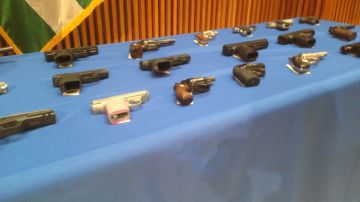 Algunas de las armas que obtuvo el NYPD.