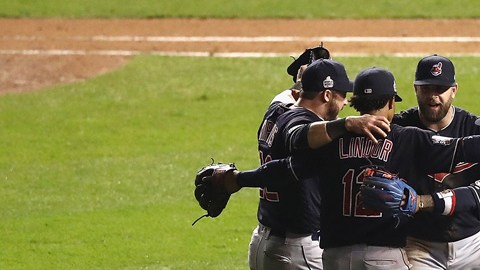 Indios de Clevelans ganan tercer juego