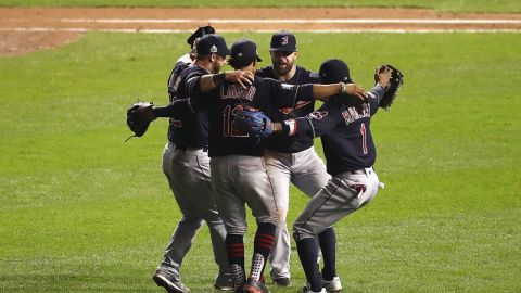 Indios de Clevelans ganan tercer juego