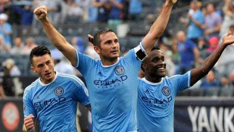 Harrison, Lampard y Mendoza ceebran un gol del NYC FC.