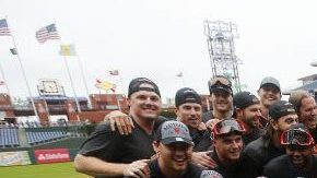 'Hechos para octubre’ dice en la camiseta de los Mets, que festejaron el sábado su paso a playoffs.