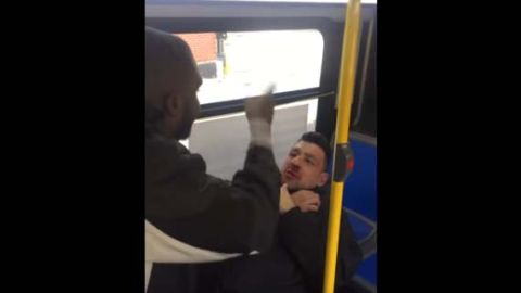El hombre publicó el video en su cuenta de Facebook.
