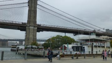El cadáver fue hallado cerca del puente de Brooklyn