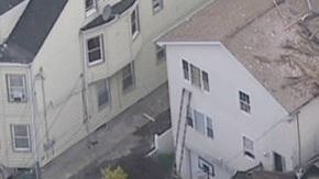 Las imágenes aéreas muestran un enorme destrozo en las residencias.