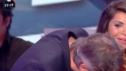 El periodista le plantó un beso a la actriz sin su consentimiento.