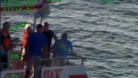La Policía tuvo que atender a una mujer embarazada que estaba navegando en un barco pesquero.