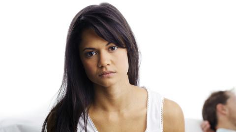 “No soporto a la mamá de mi novio. A veces me siento atacada por sus indirectas, criticando cómo cocino, o cómo me veo, y haciéndome sentir que soy poco para él", narró la joven.