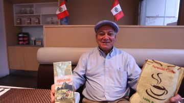 Oswaldo Aguilar, manager de Perucchi Trading, importa cafe de Peru ./Mariela Lombard