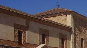 La remodelación de la iglesia de Cerezales contó con la ayuda de Fernández.