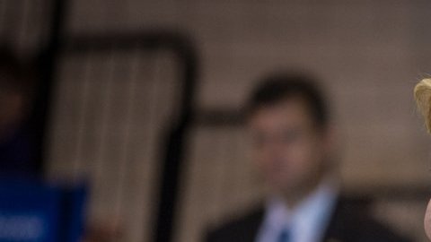 El único mensaje que compartió Clinton el día de la elección fue interpretado como el primer reconocimiento de su derrota.