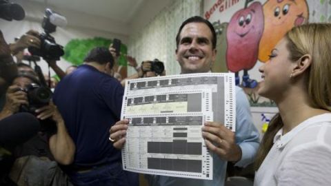 Rosselló, aquí tras ejercer su derecho al voto hace una semana, inicia una serie de reuniones en Estados Unidos.