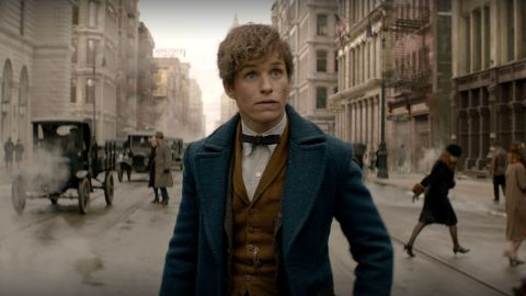 Eddie Redmayne es Newt Scamander en Fantastic Beasts.