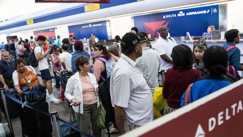 La campaña va dirigida a los que tienen planes de viajar a zonas donde el virus del Zika sigue estando muy activo como México, Centroamérica, Suramérica y el Caribe.