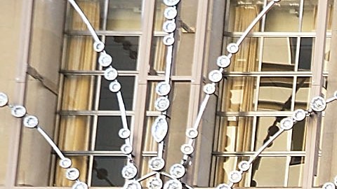 La Torre Trump es resguardada con camiones llenos de arena.
