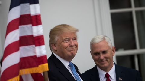 El presidente electo  Donald Trump y el vicepresidente electo Mike Pence negociaron con la empresa Carrier.