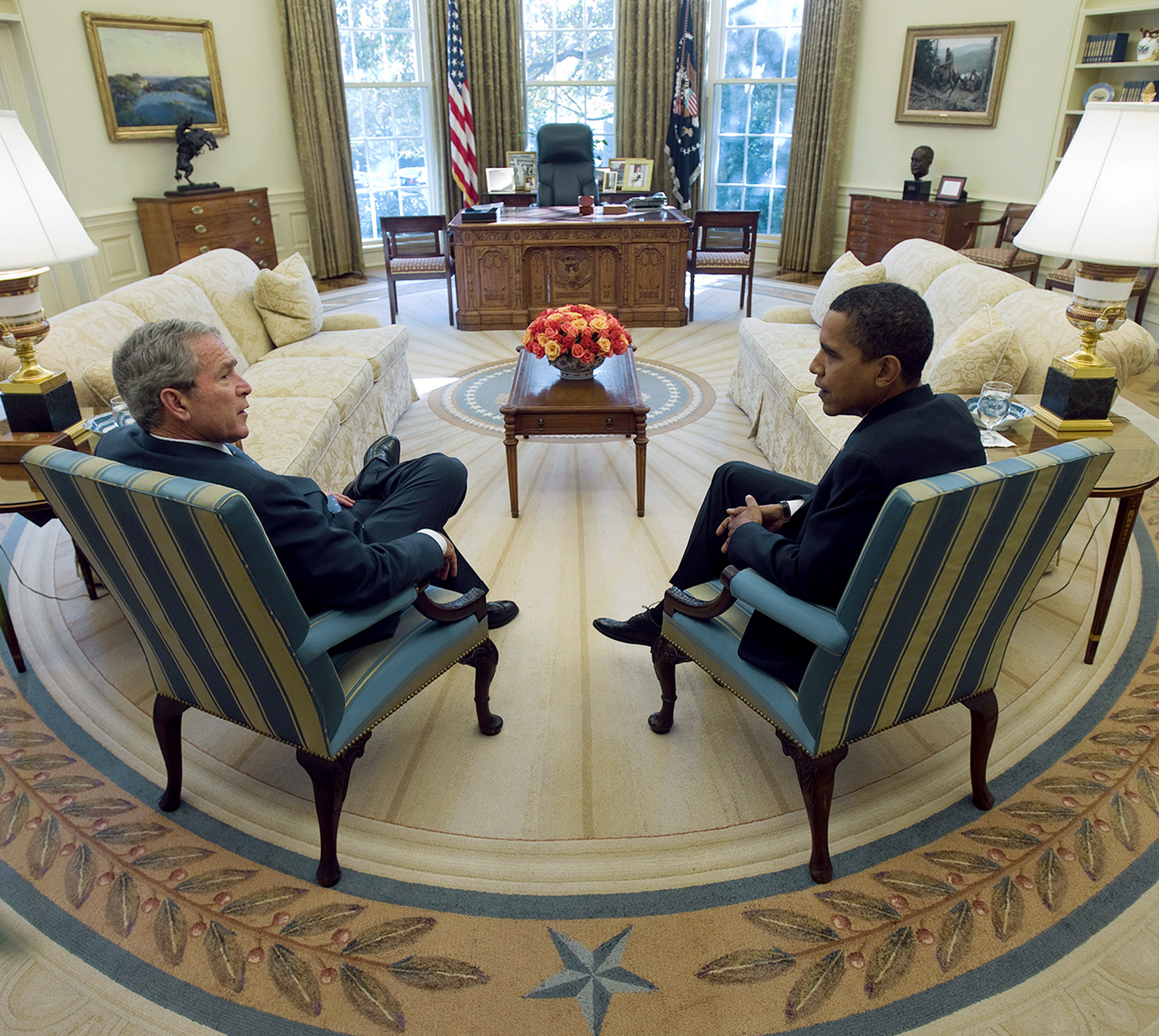 Bush y Obama se mostraron relajados en su primer encuentro.